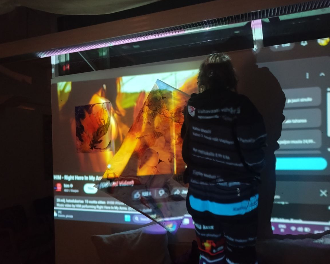 projector reflecting orange light 